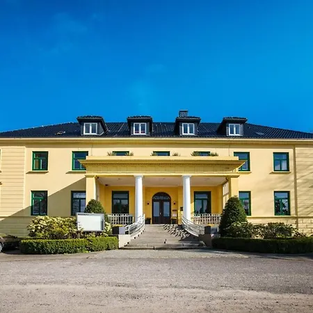 Hotel Schloss Harkensee 3*