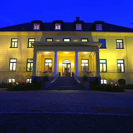 Hotel Schloss Harkensee Dassow